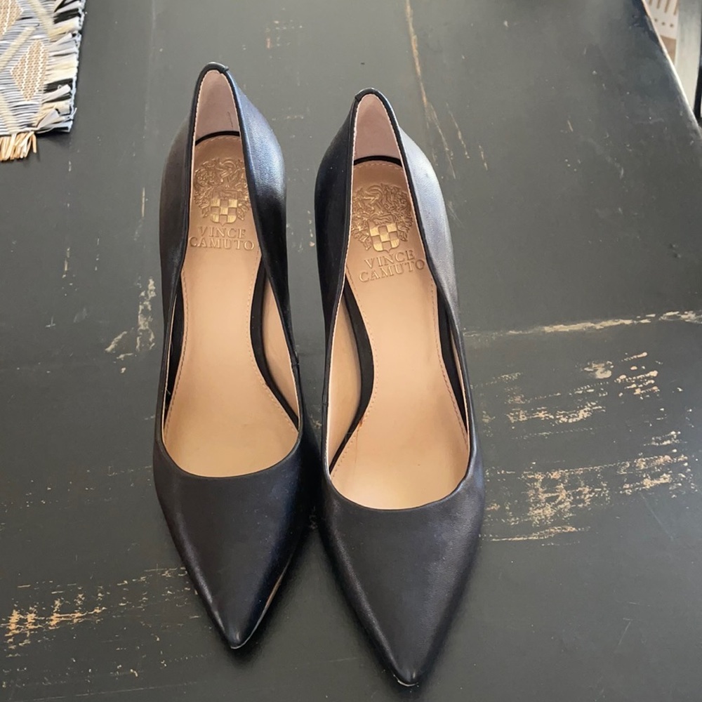 Vince Camuto black pointed toe black heels size 7 1/2
